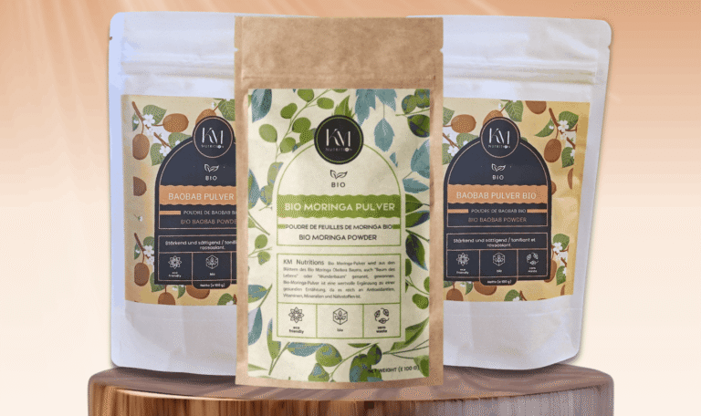 sachet de Moringa Bio entouré de deux sachets de baobab bio